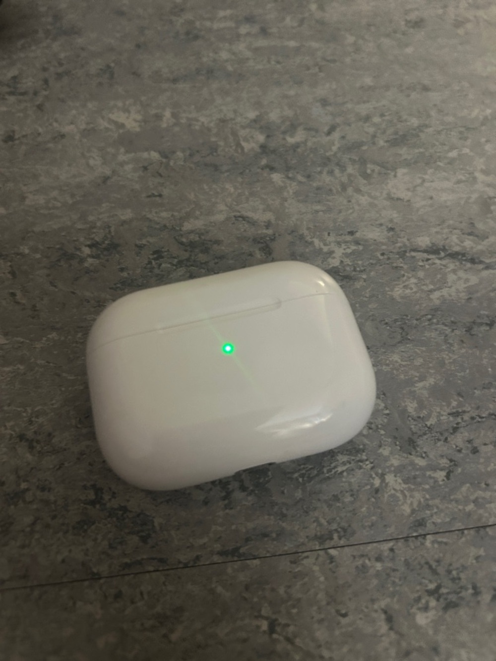 Apple White airpod pro case. (NO AIRPODS)